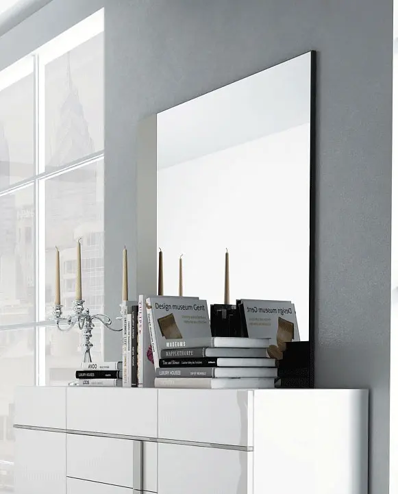 dressor with mirror